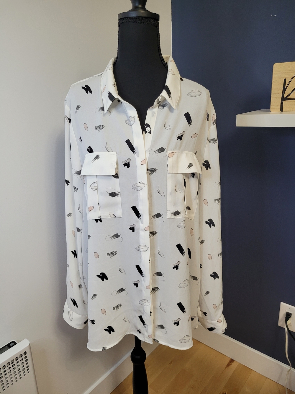 Reitmans Abstract Brushstroke Button Down Blouse White - XL - Like New
